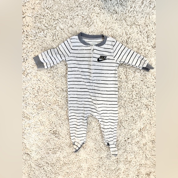 Nike Sleeper/Outfit Bundle - Picture 8 of 8